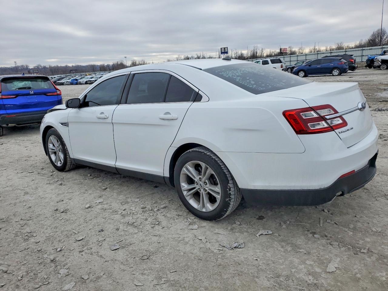 2018 FORD TAURUS SE photo 2