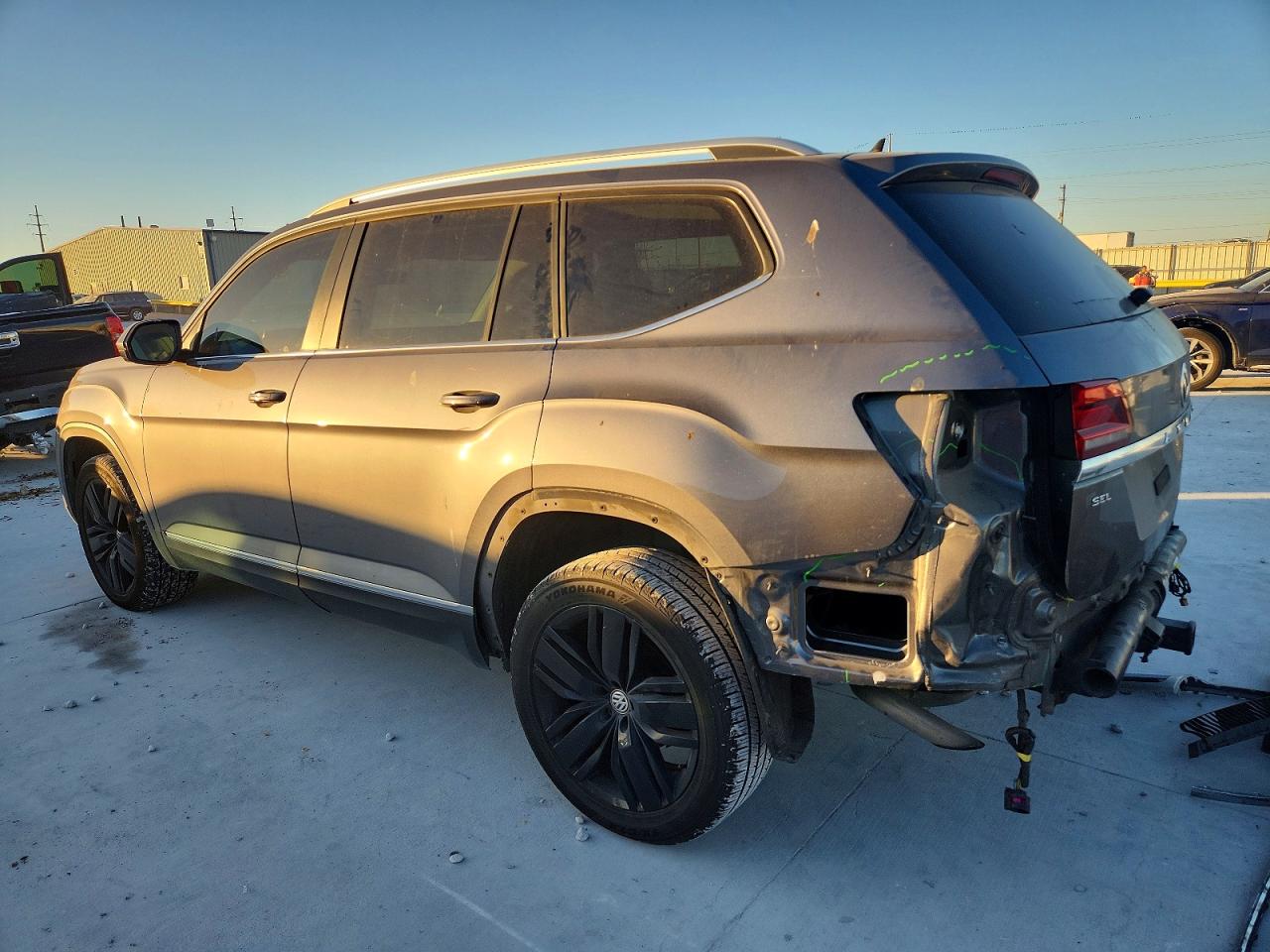 2018 VOLKSWAGEN ATLAS SEL photo 3
