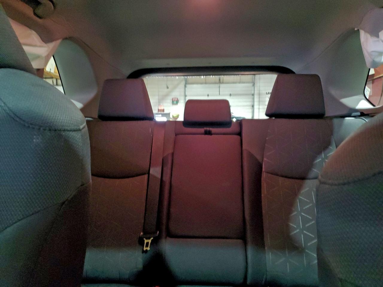 2021 TOYOTA RAV4 XLE photo 10