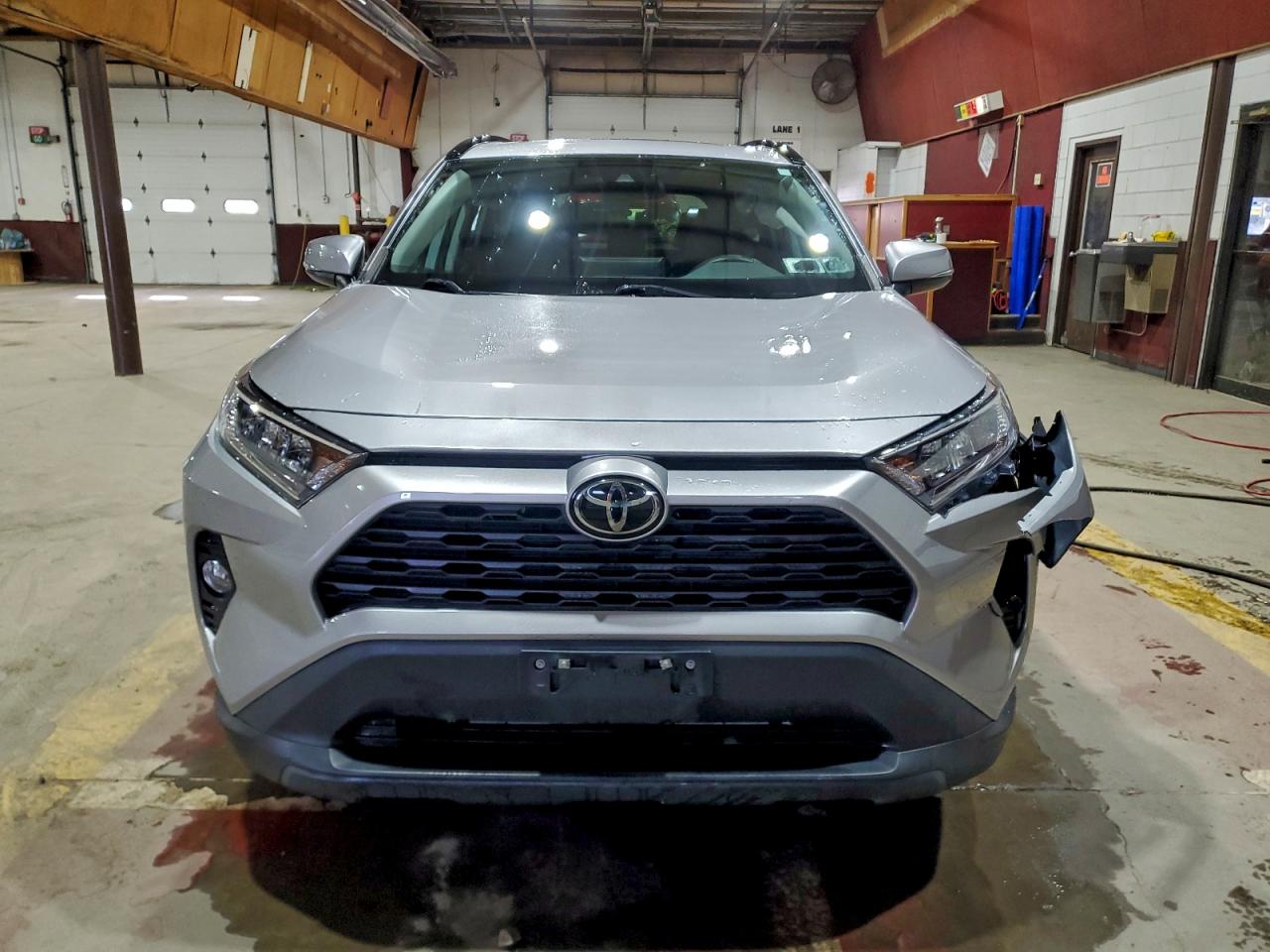 2021 TOYOTA RAV4 XLE photo 5