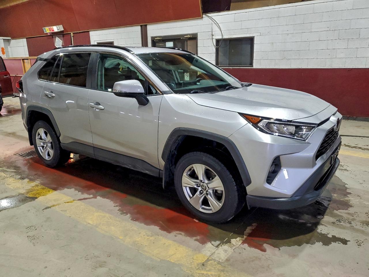 2021 TOYOTA RAV4 XLE photo 4