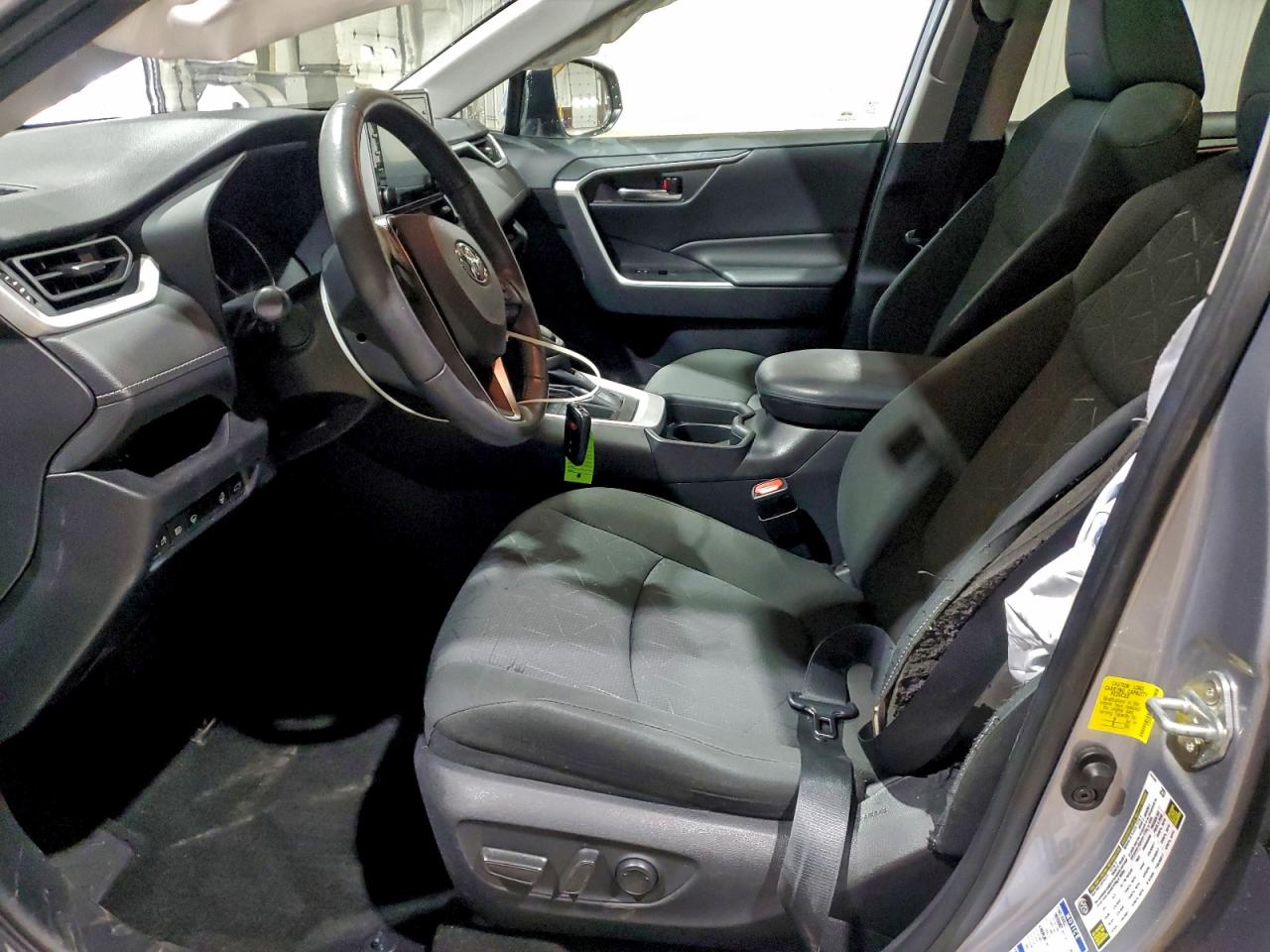 2021 TOYOTA RAV4 XLE photo 7