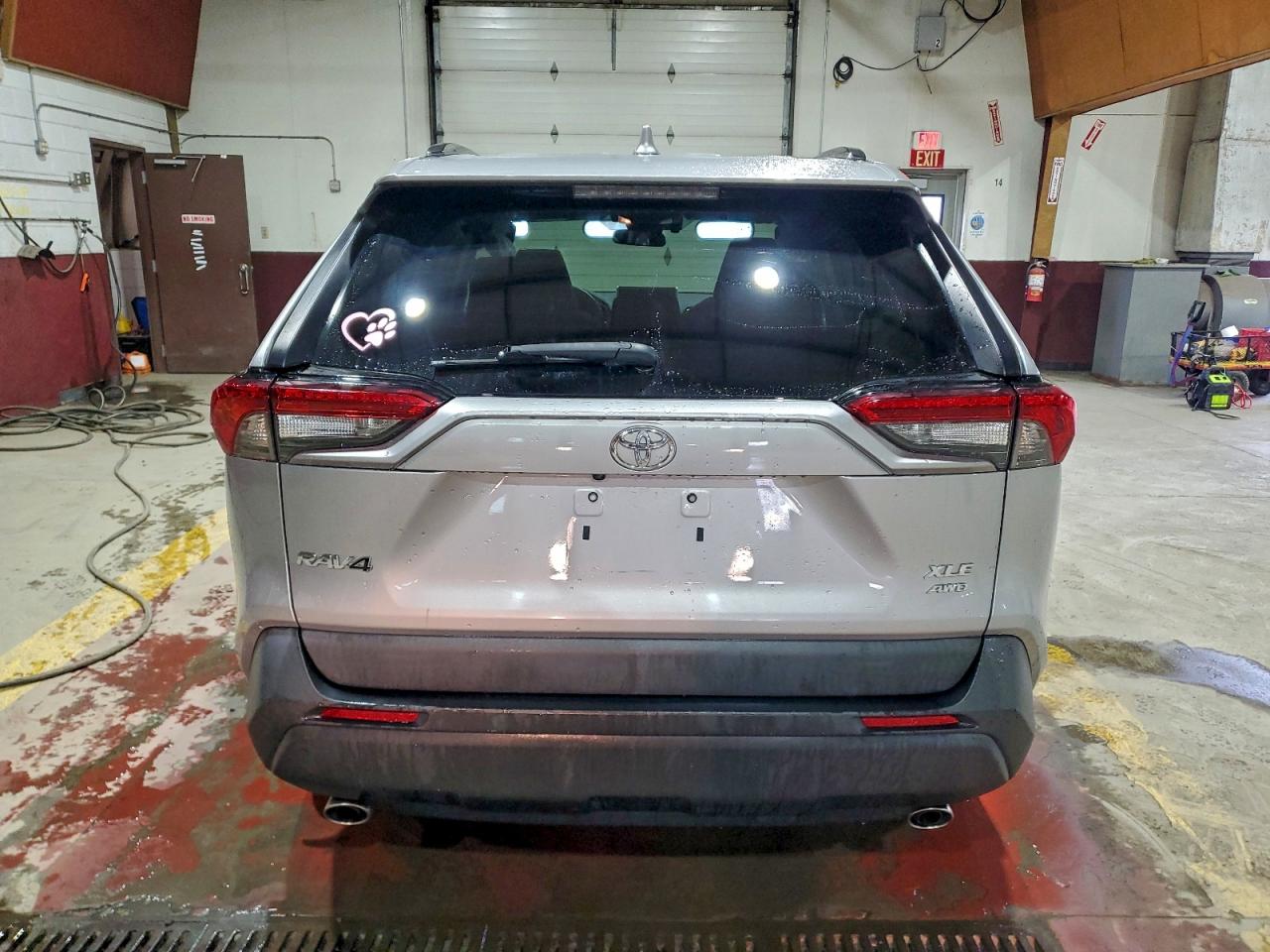 2021 TOYOTA RAV4 XLE photo 6