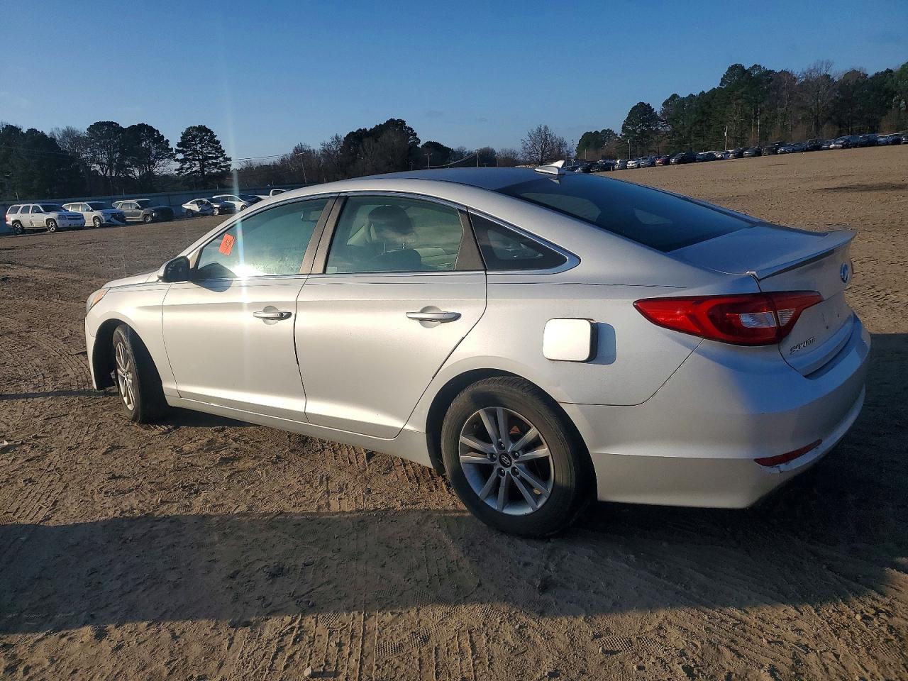 2015 HYUNDAI SONATA SE photo 2