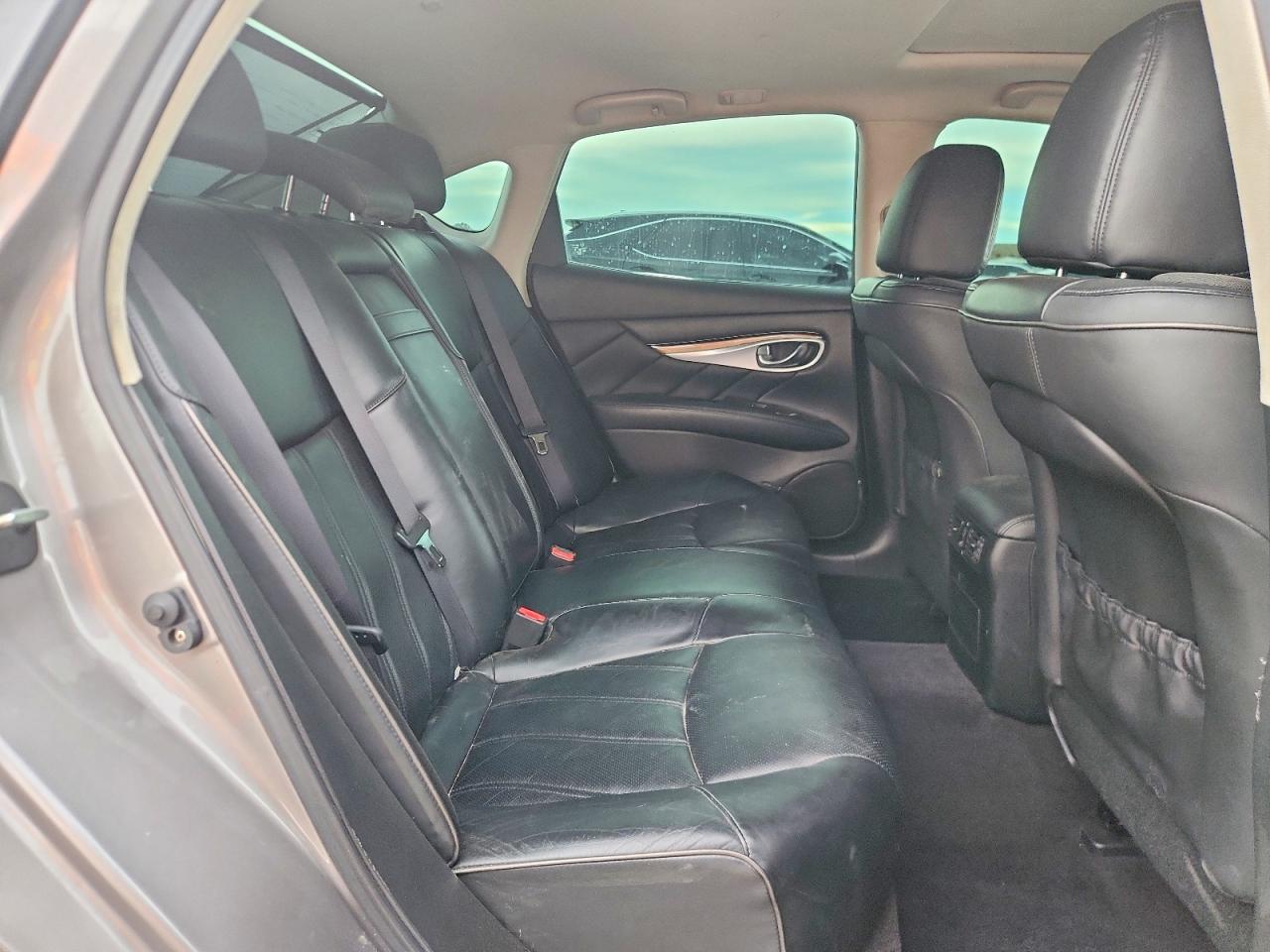 2012 INFINITI M37 X photo 10