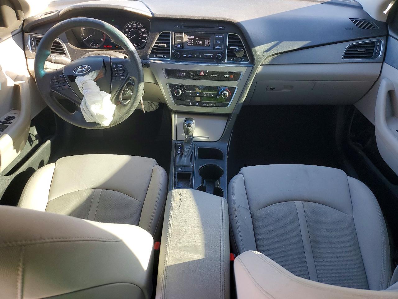 2017 HYUNDAI SONATA BASE photo 8