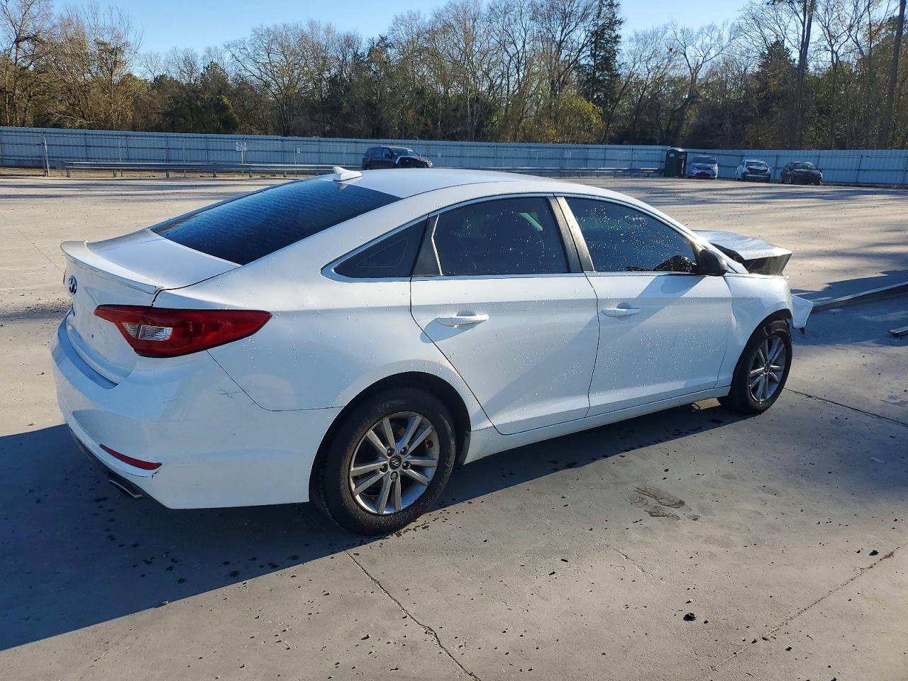 2017 HYUNDAI SONATA BASE photo 3