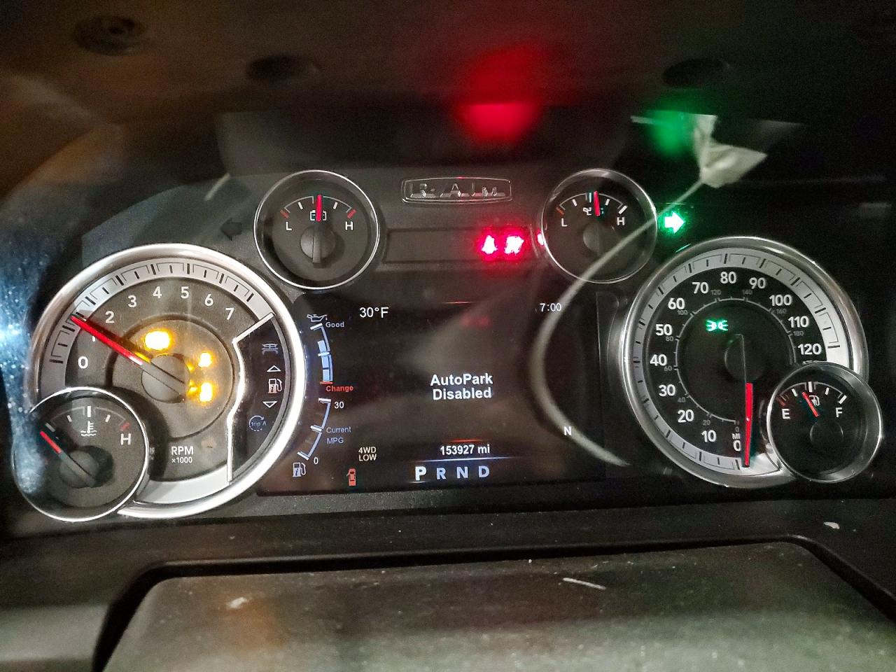2017 RAM 1500 SLT photo 9