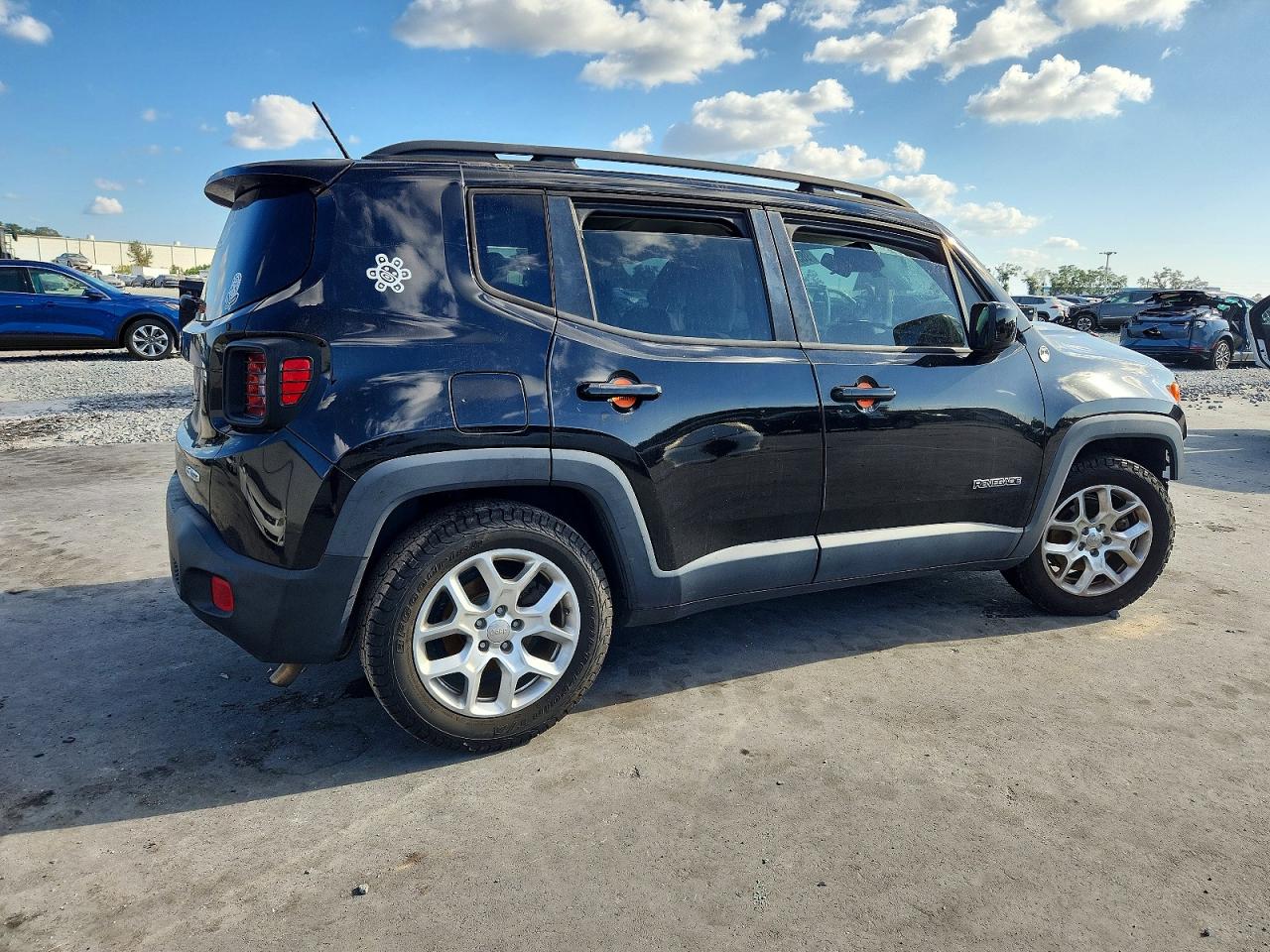 2015 JEEP RENEGADE LATITUDE photo 3