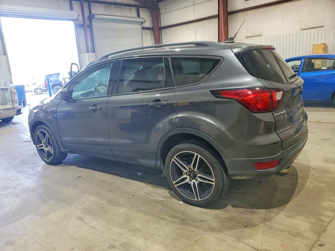 2019 FORD ESCAPE SEL photo 2