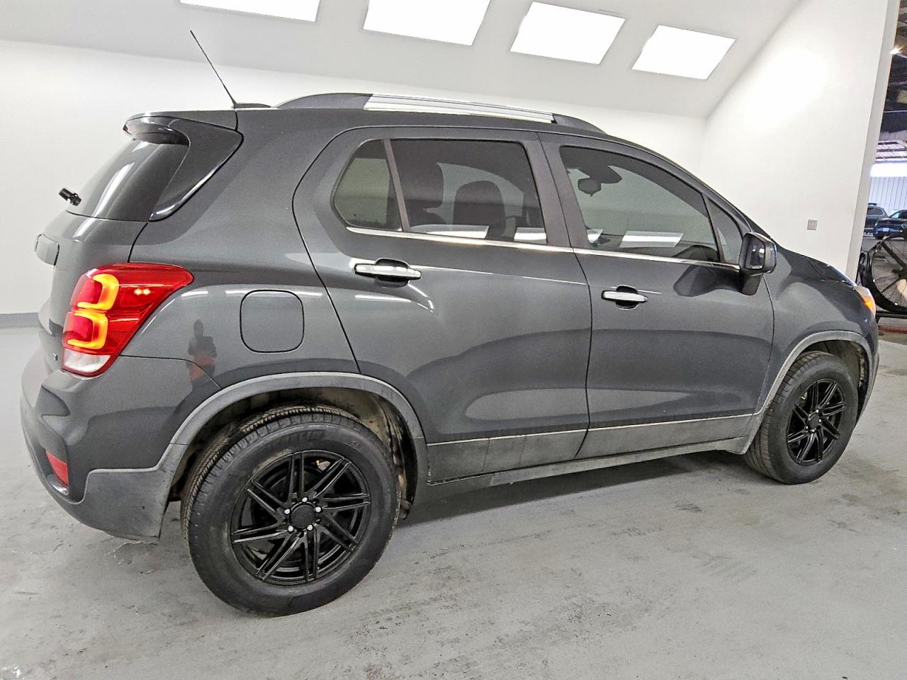 2018 CHEVROLET TRAX 1LT photo 3