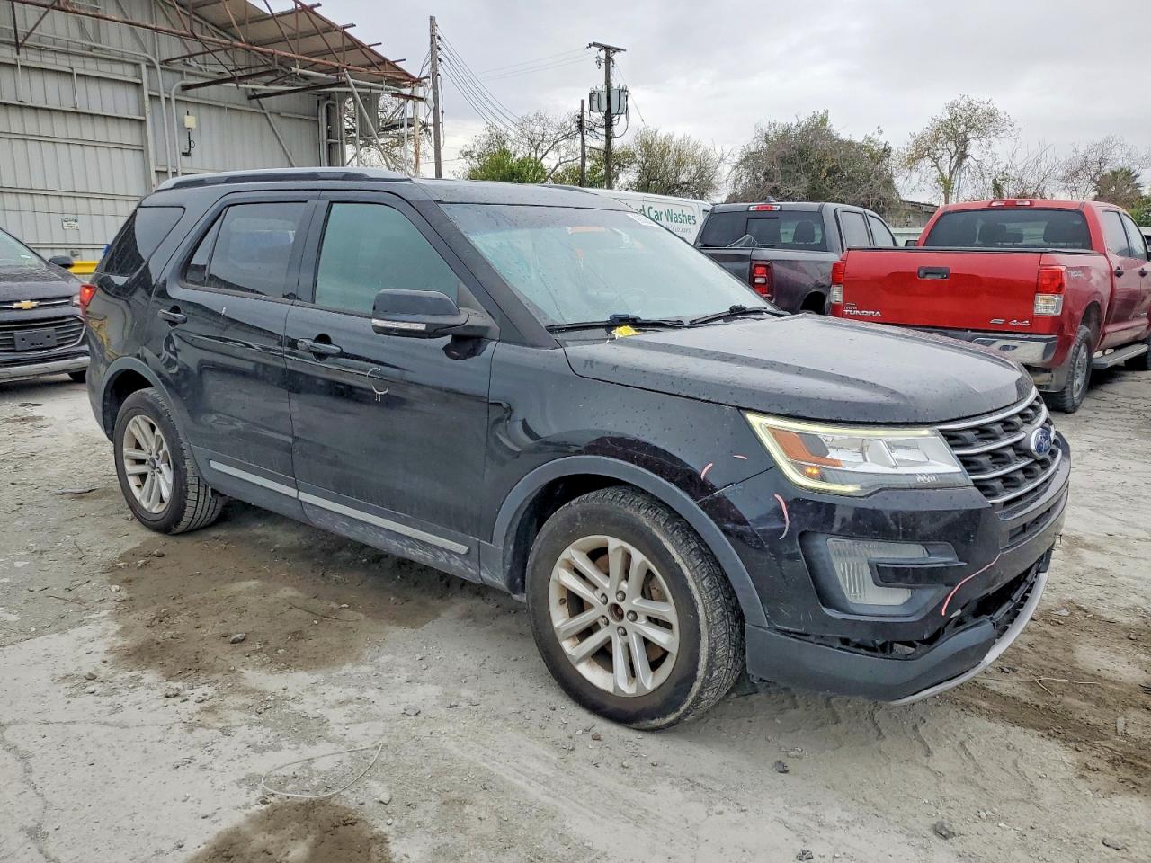 2017 FORD EXPLORER XLT photo 4