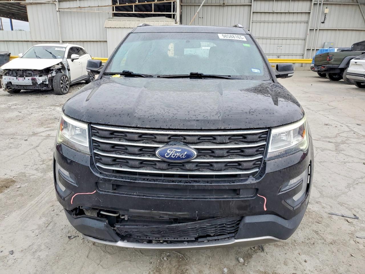2017 FORD EXPLORER XLT photo 5