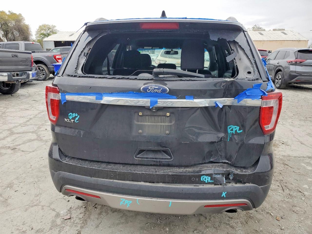 2017 FORD EXPLORER XLT photo 6