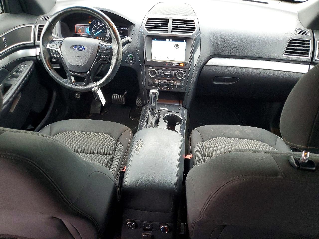 2017 FORD EXPLORER XLT photo 8