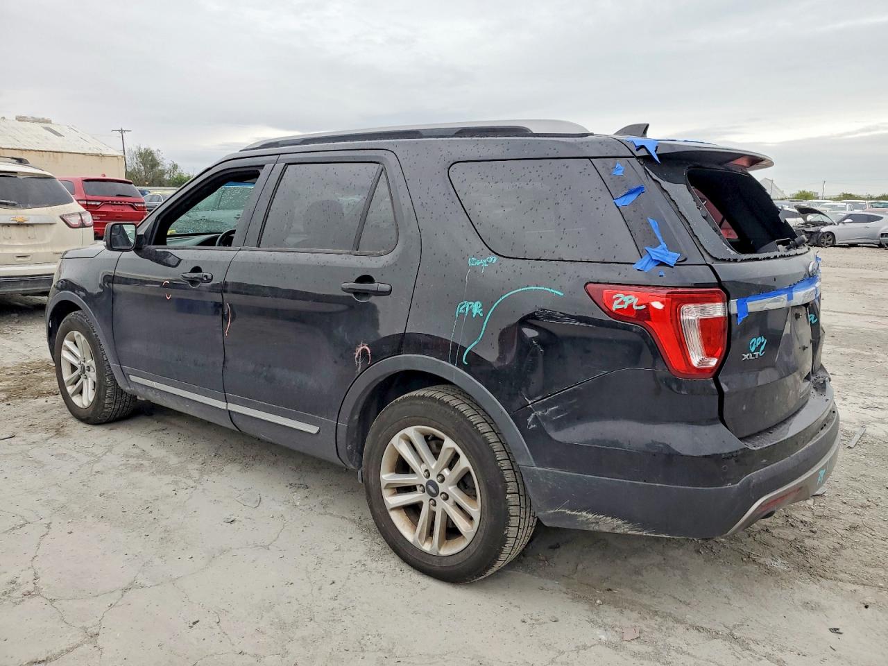 2017 FORD EXPLORER XLT photo 2