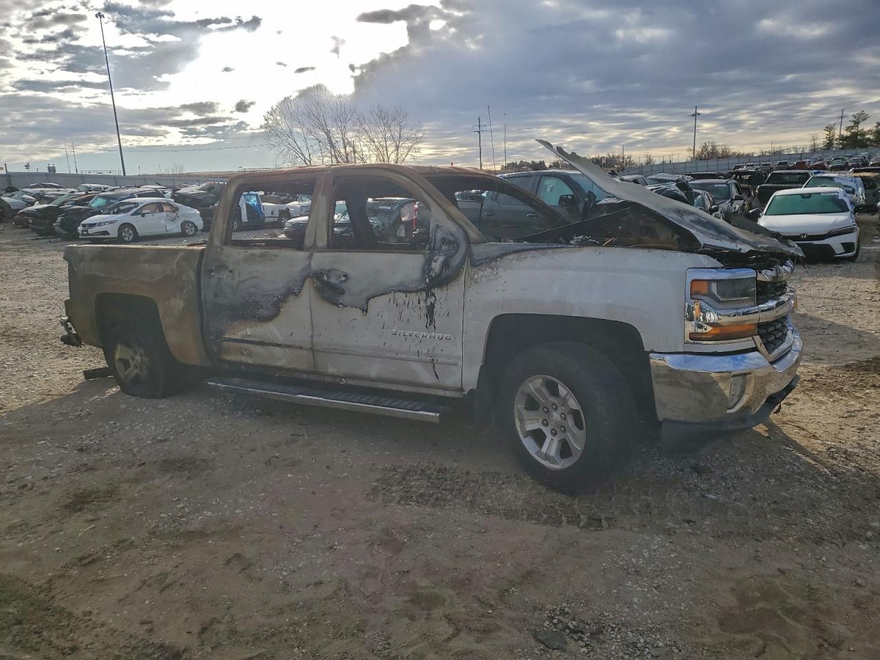 2017 CHEVROLET SILVERADO K1500 LT photo 4