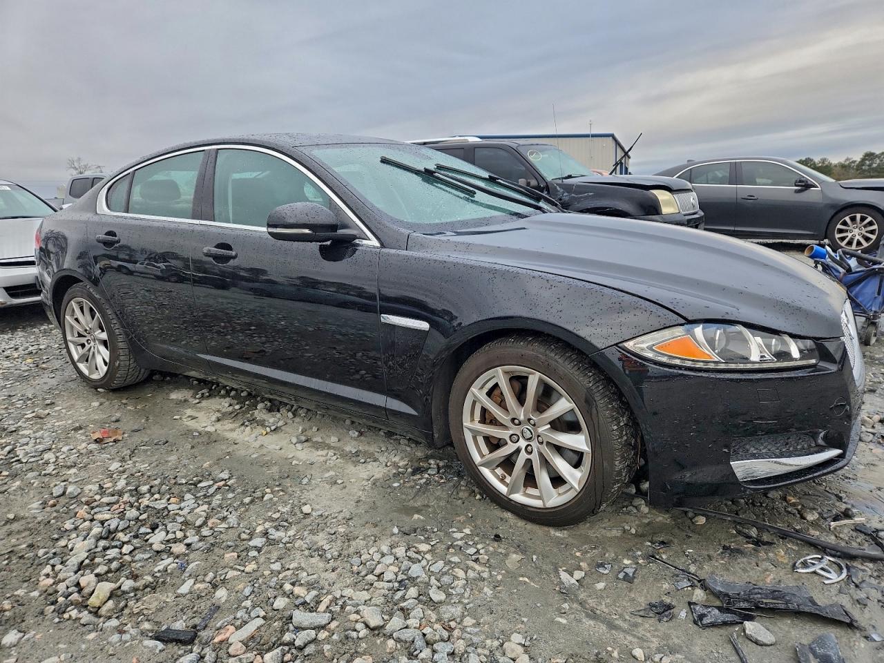 2012 JAGUAR XF photo 4