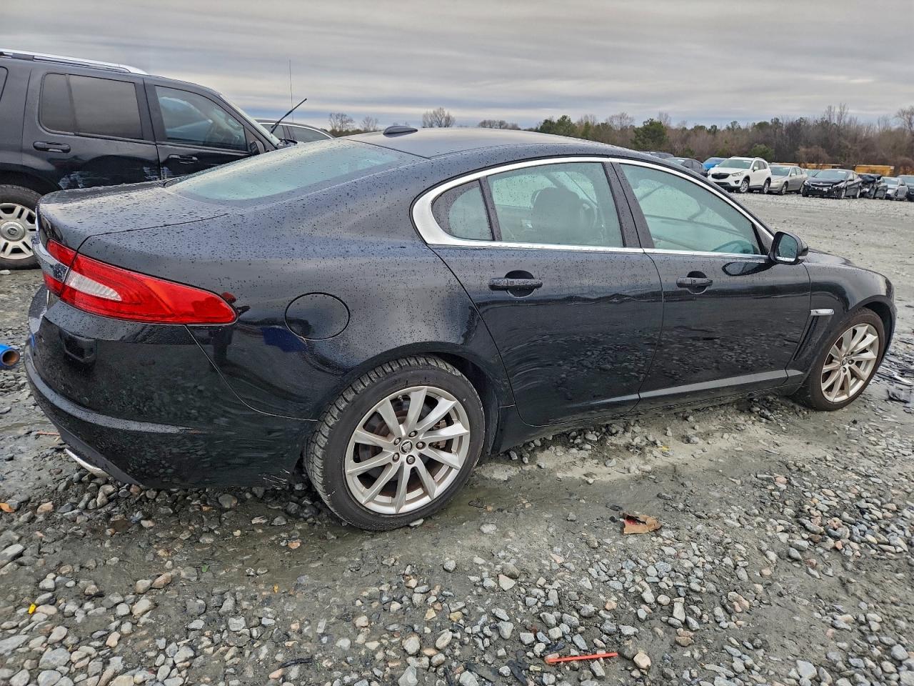 2012 JAGUAR XF photo 3