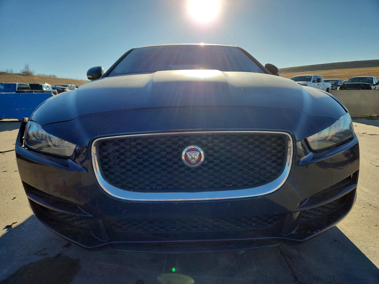 2017 JAGUAR XE PREMIUM photo 5