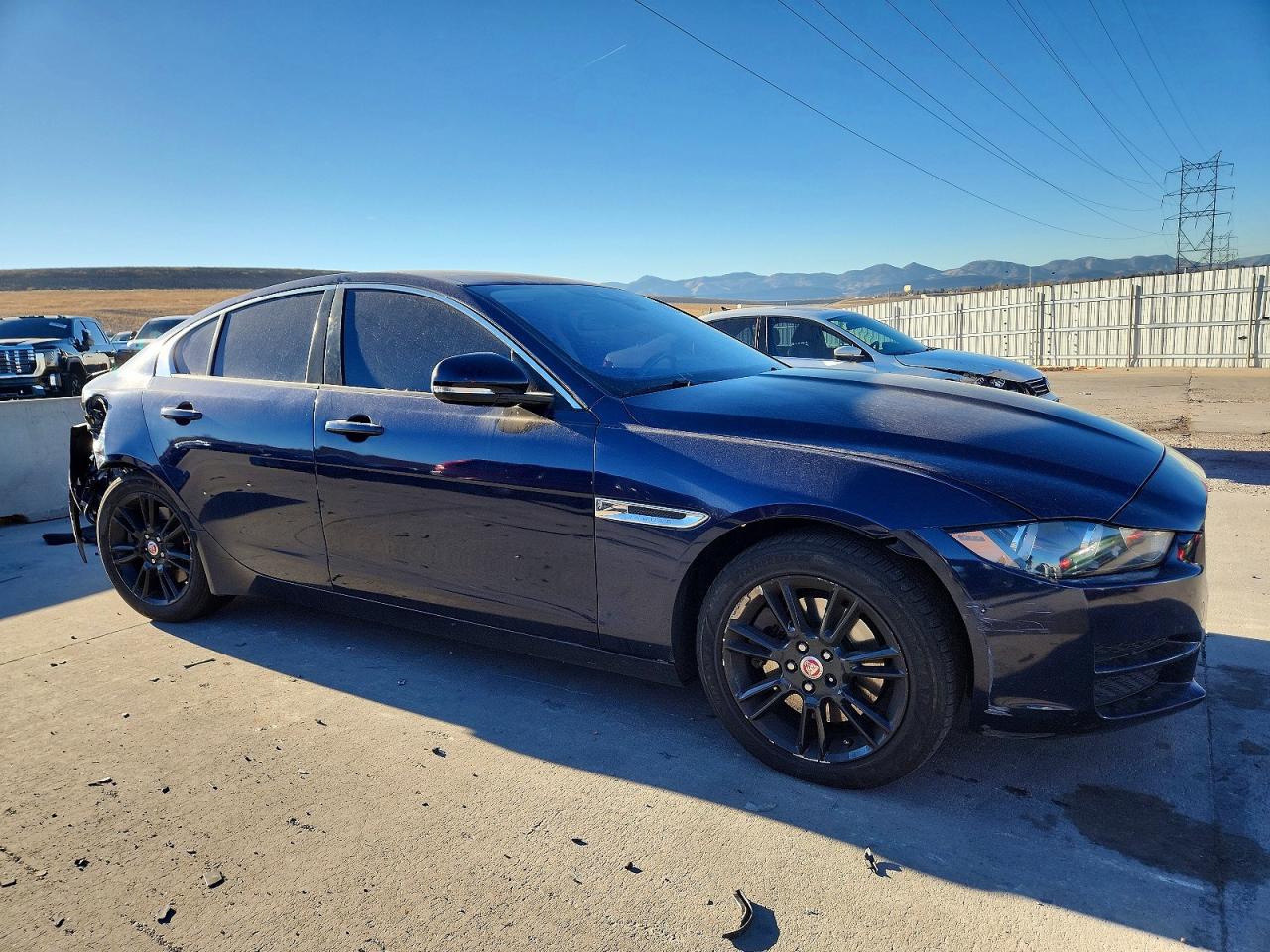 2017 JAGUAR XE PREMIUM photo 4