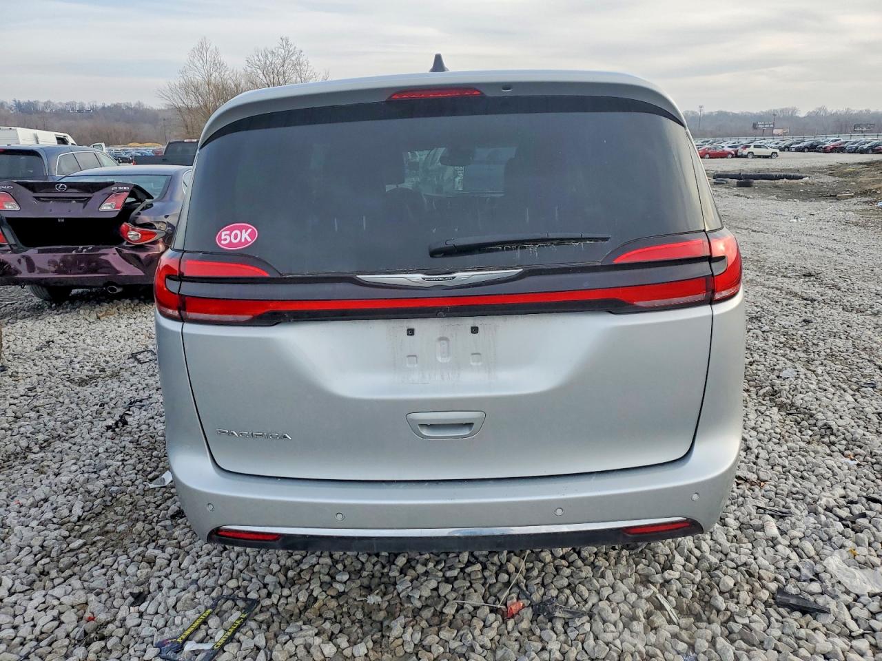 2023 CHRYSLER PACIFICA TOURING L photo 6