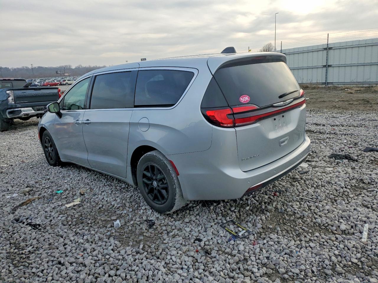 2023 CHRYSLER PACIFICA TOURING L photo 2