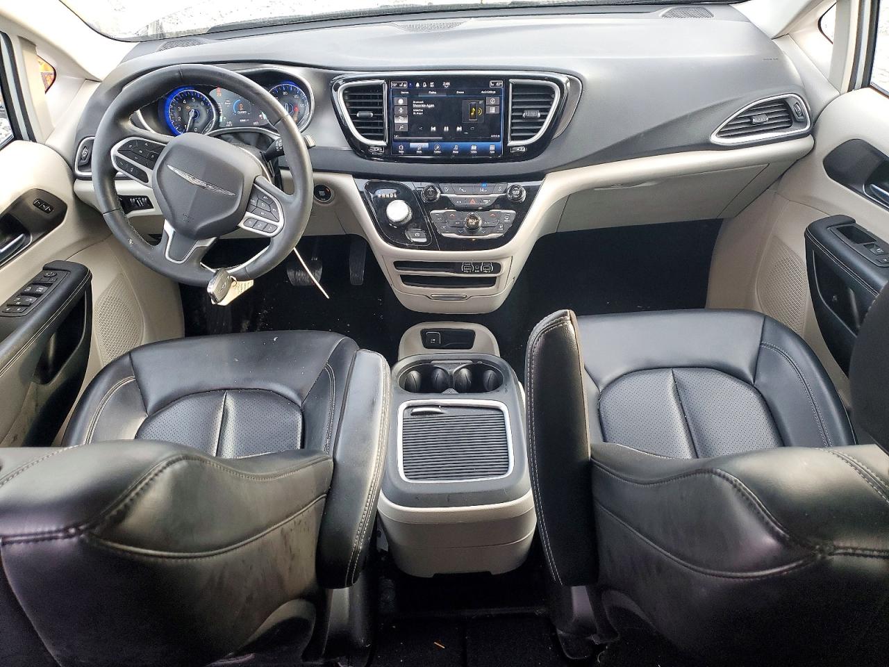 2023 CHRYSLER PACIFICA TOURING L photo 8