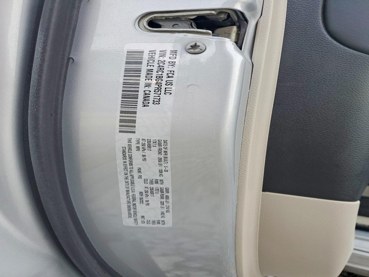 2023 CHRYSLER PACIFICA TOURING L photo 13