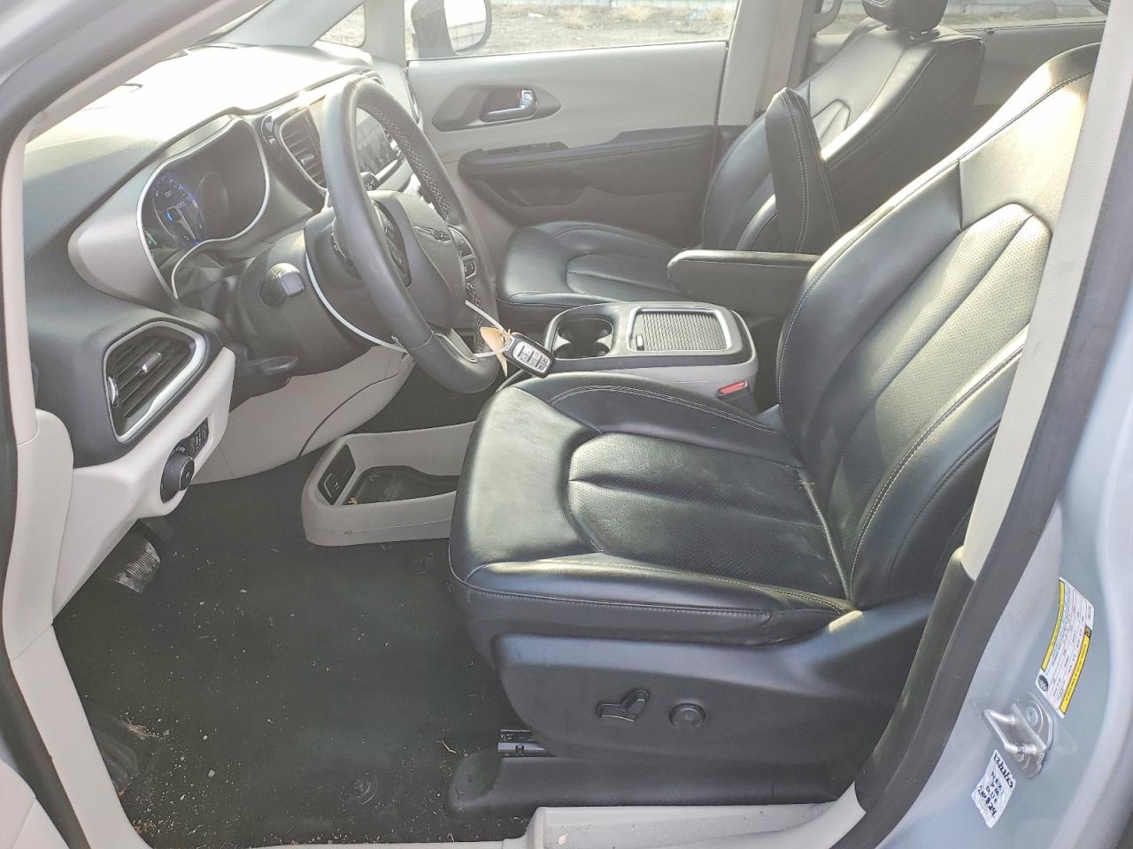 2023 CHRYSLER PACIFICA TOURING L photo 7
