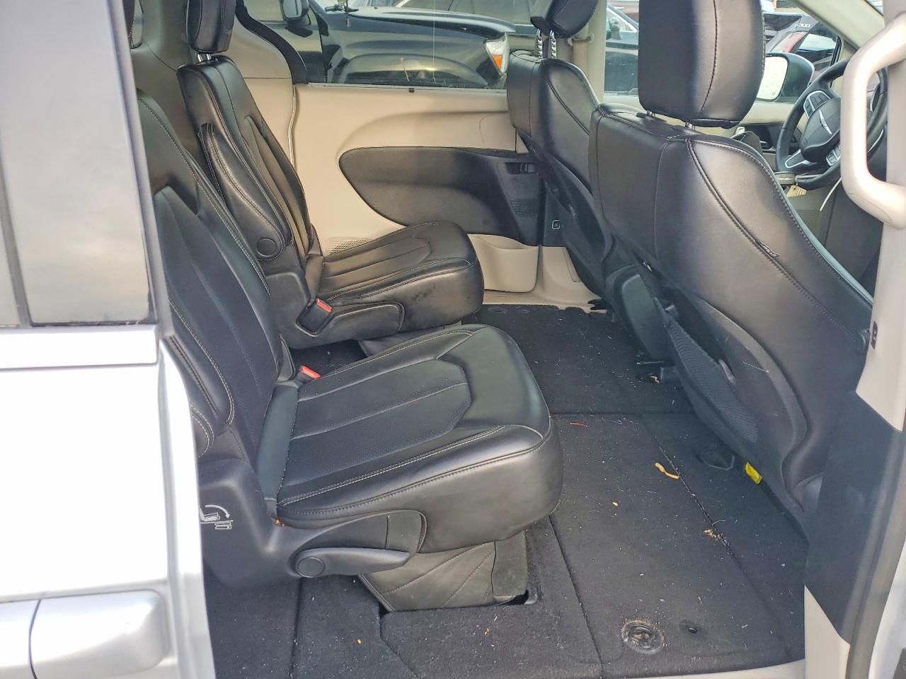 2023 CHRYSLER PACIFICA TOURING L photo 11