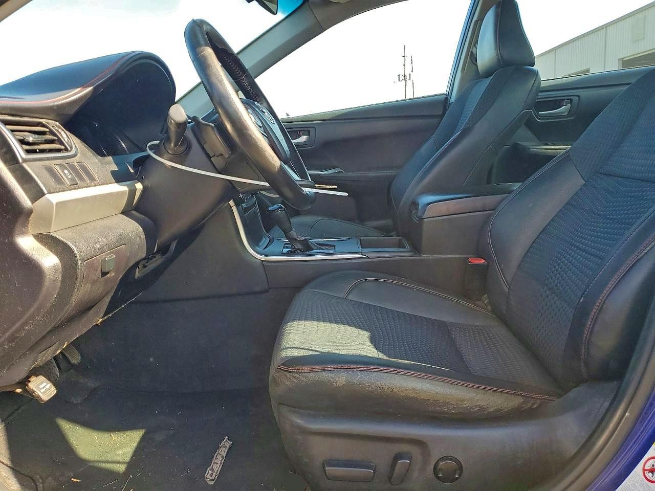 2015 TOYOTA CAMRY LE photo 7