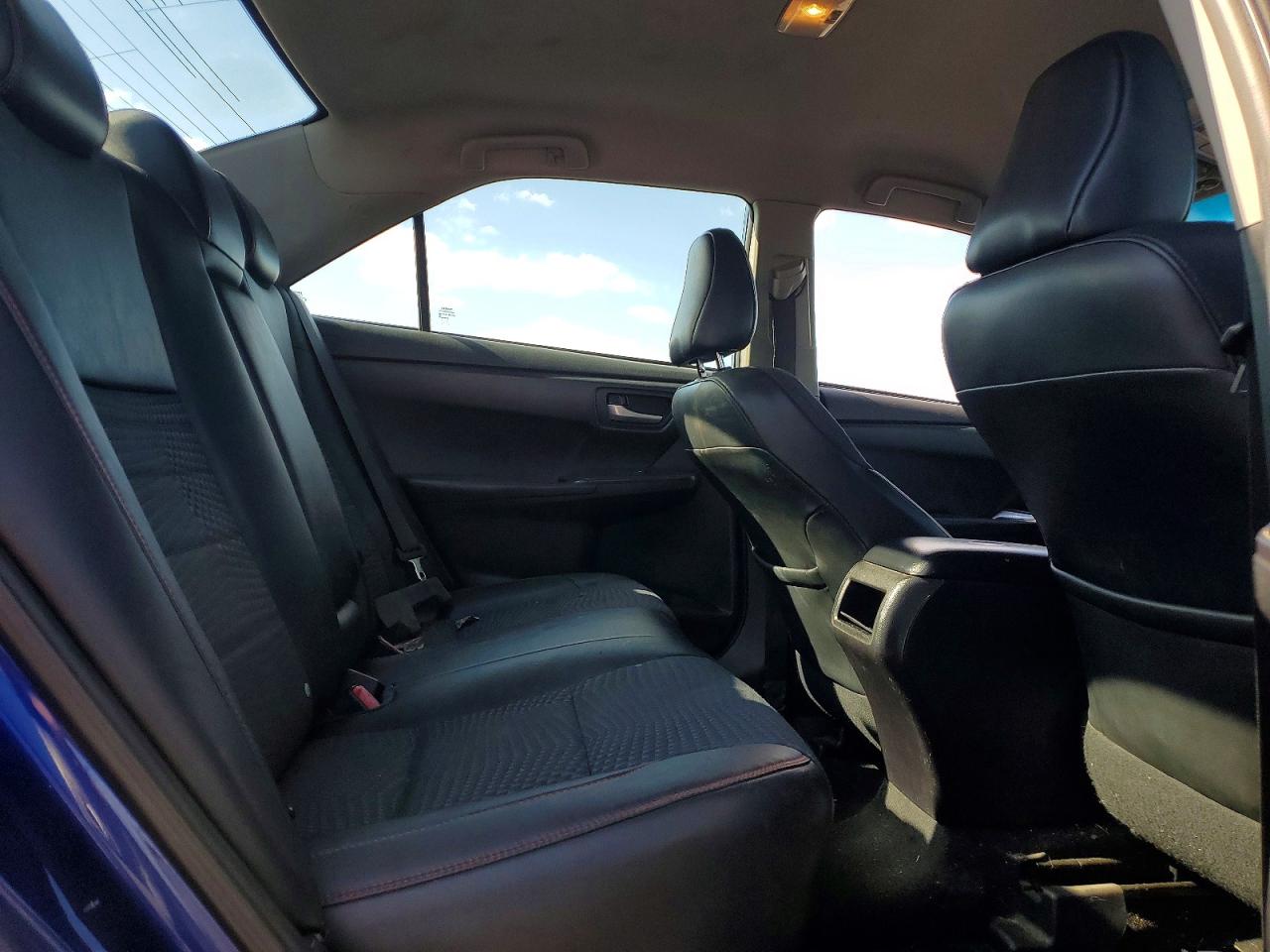 2015 TOYOTA CAMRY LE photo 10