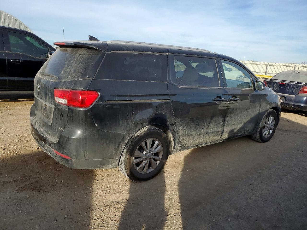 2016 KIA SEDONA LX photo 3