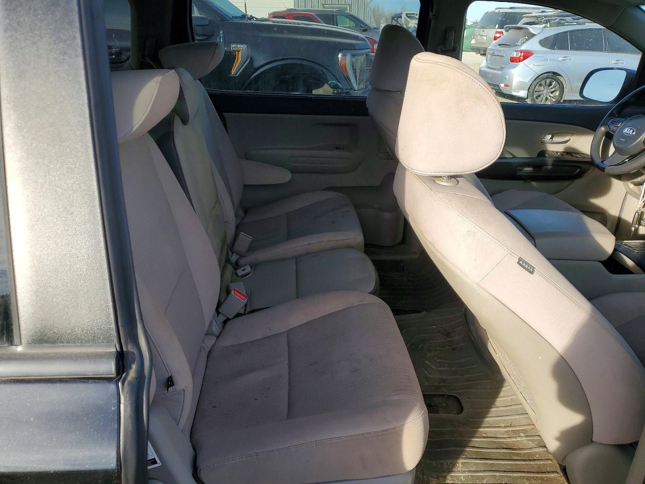 2016 KIA SEDONA LX photo 11