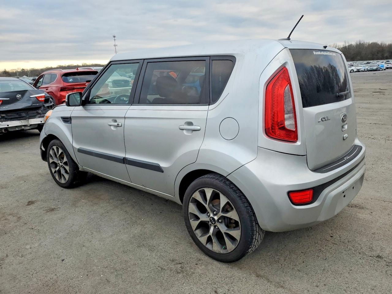 2013 KIA SOUL + photo 3