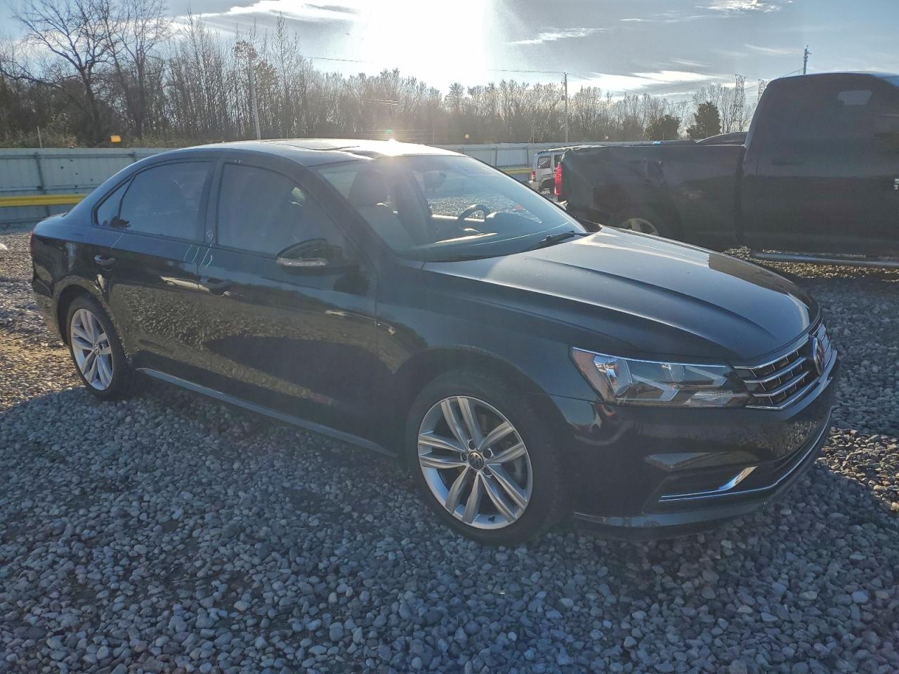 2019 VOLKSWAGEN PASSAT WOLFSBURG photo 4