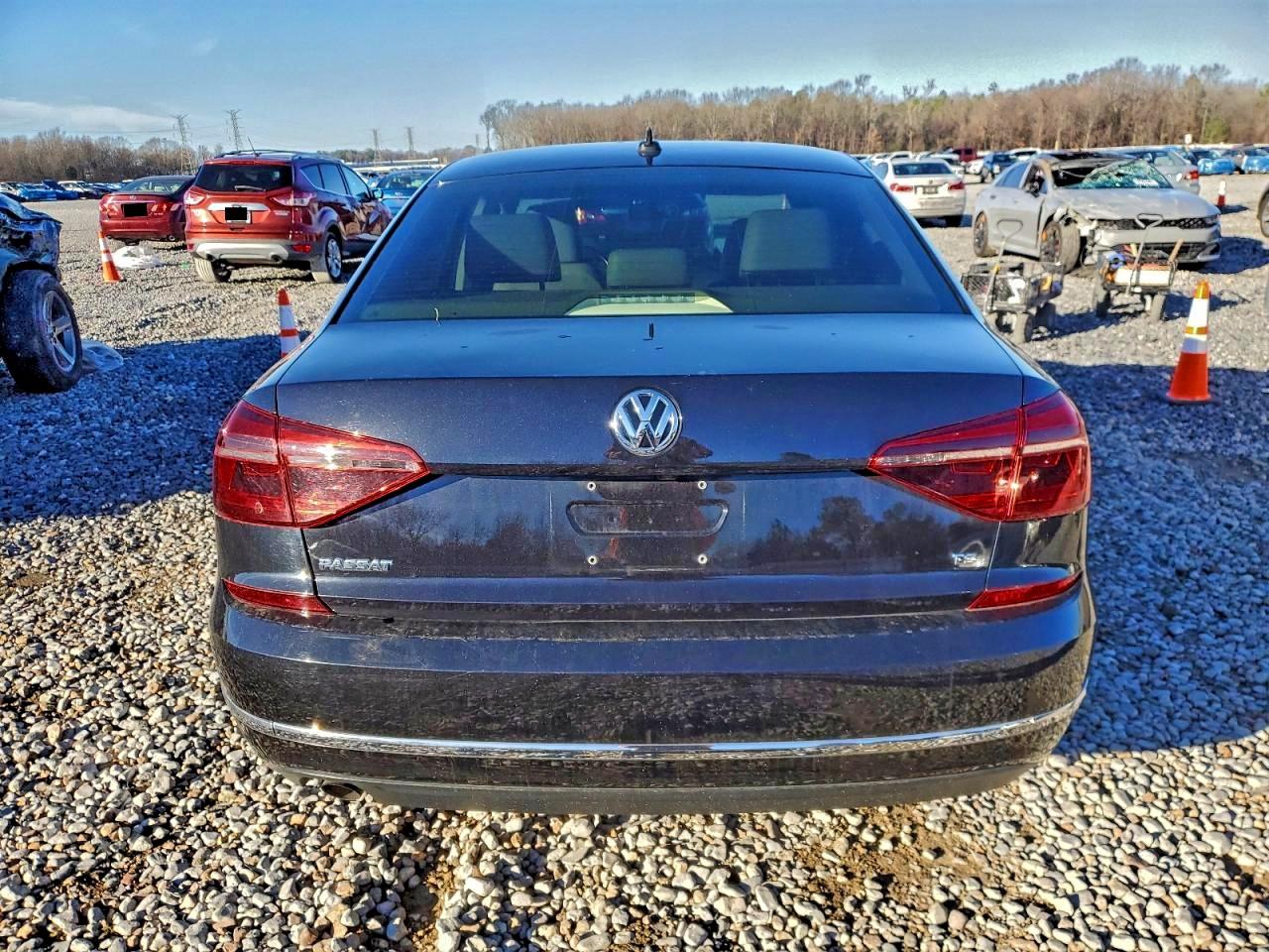 2019 VOLKSWAGEN PASSAT WOLFSBURG photo 6