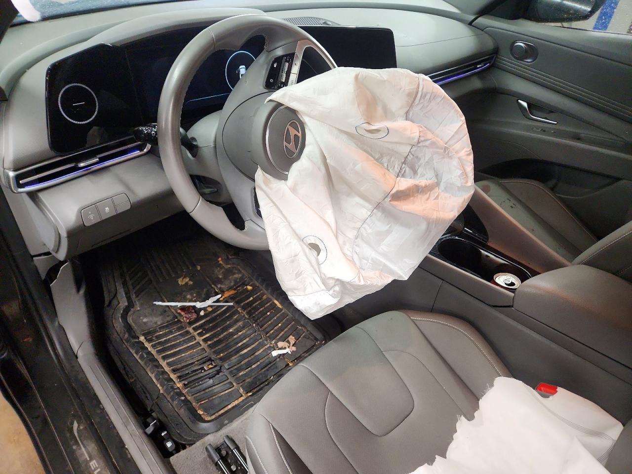 2024 HYUNDAI ELANTRA SEL photo 8