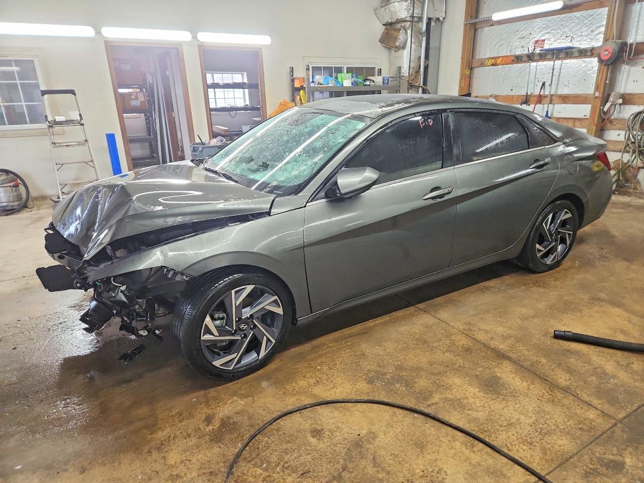 2024 HYUNDAI ELANTRA