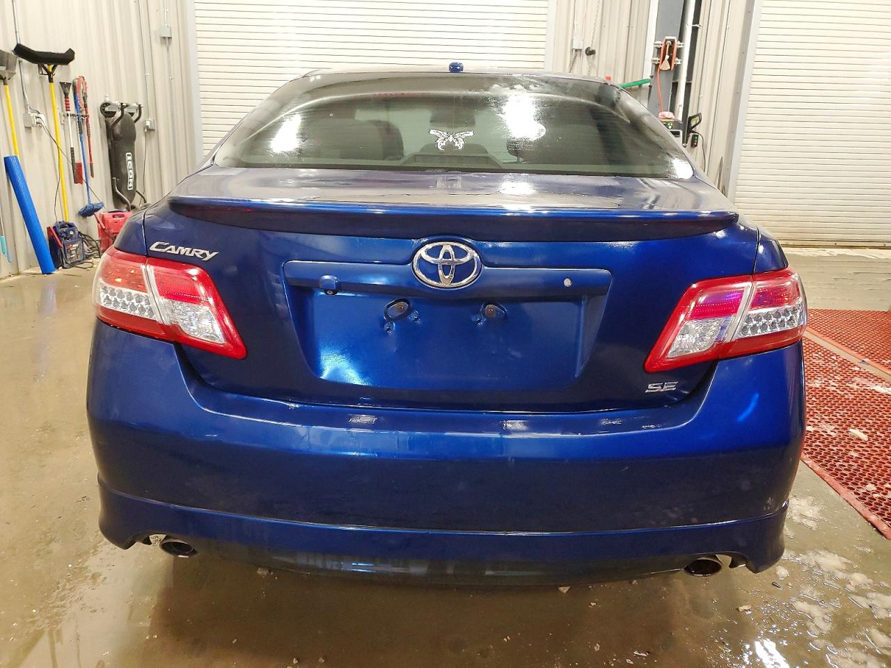 2011 TOYOTA CAMRY SE photo 6