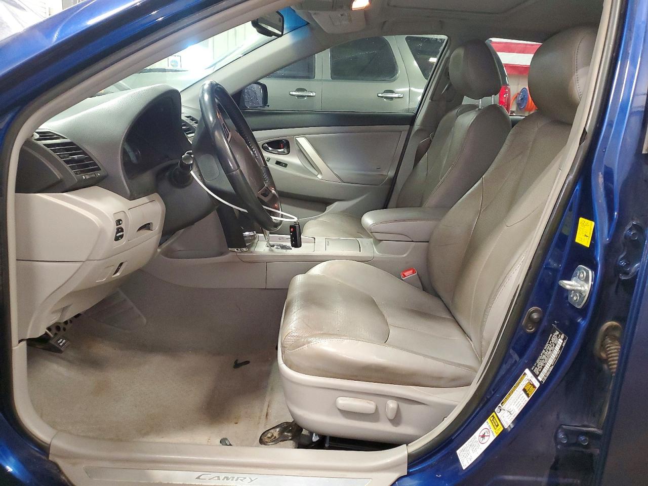 2011 TOYOTA CAMRY SE photo 7