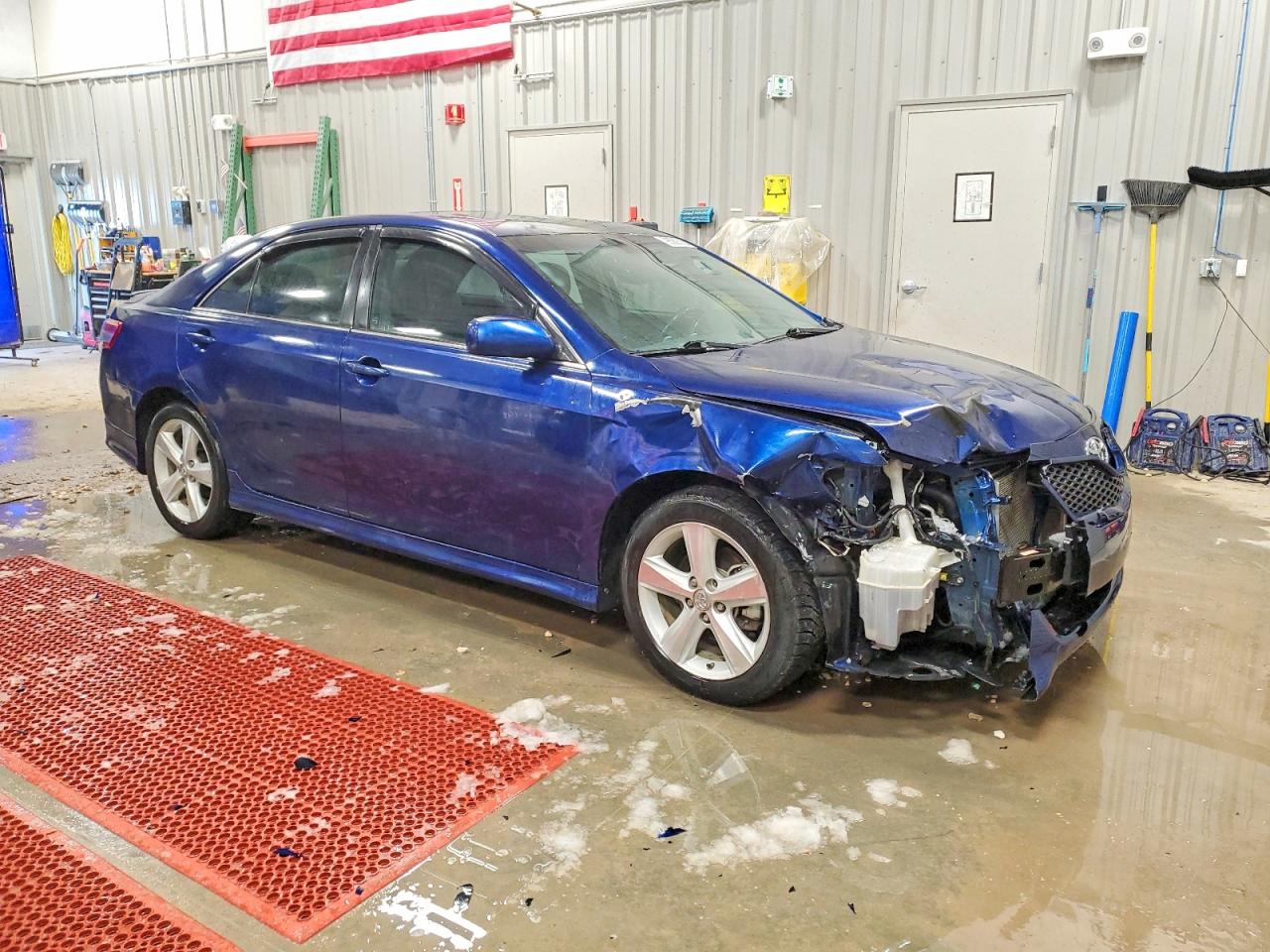 2011 TOYOTA CAMRY SE photo 4