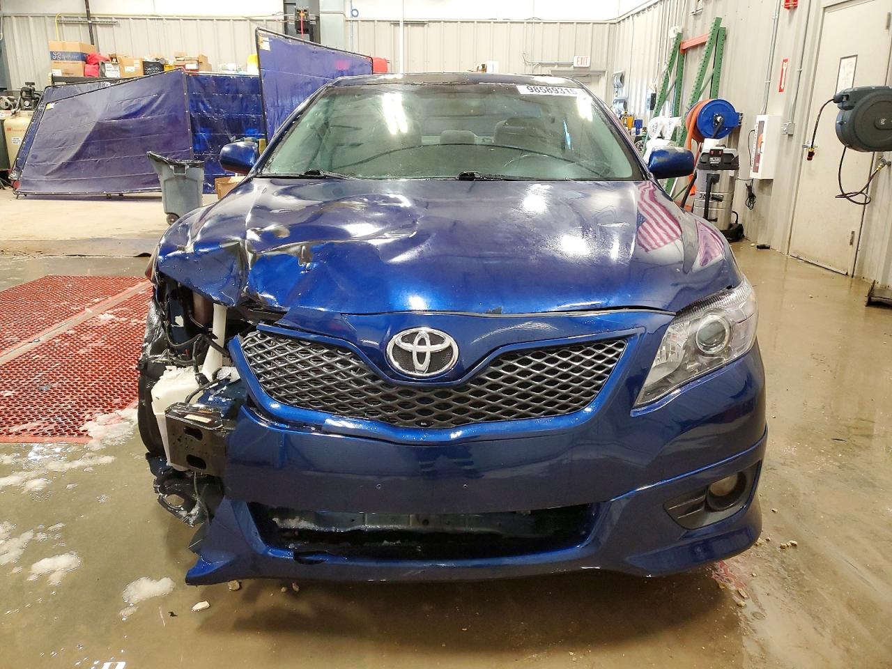 2011 TOYOTA CAMRY SE photo 5