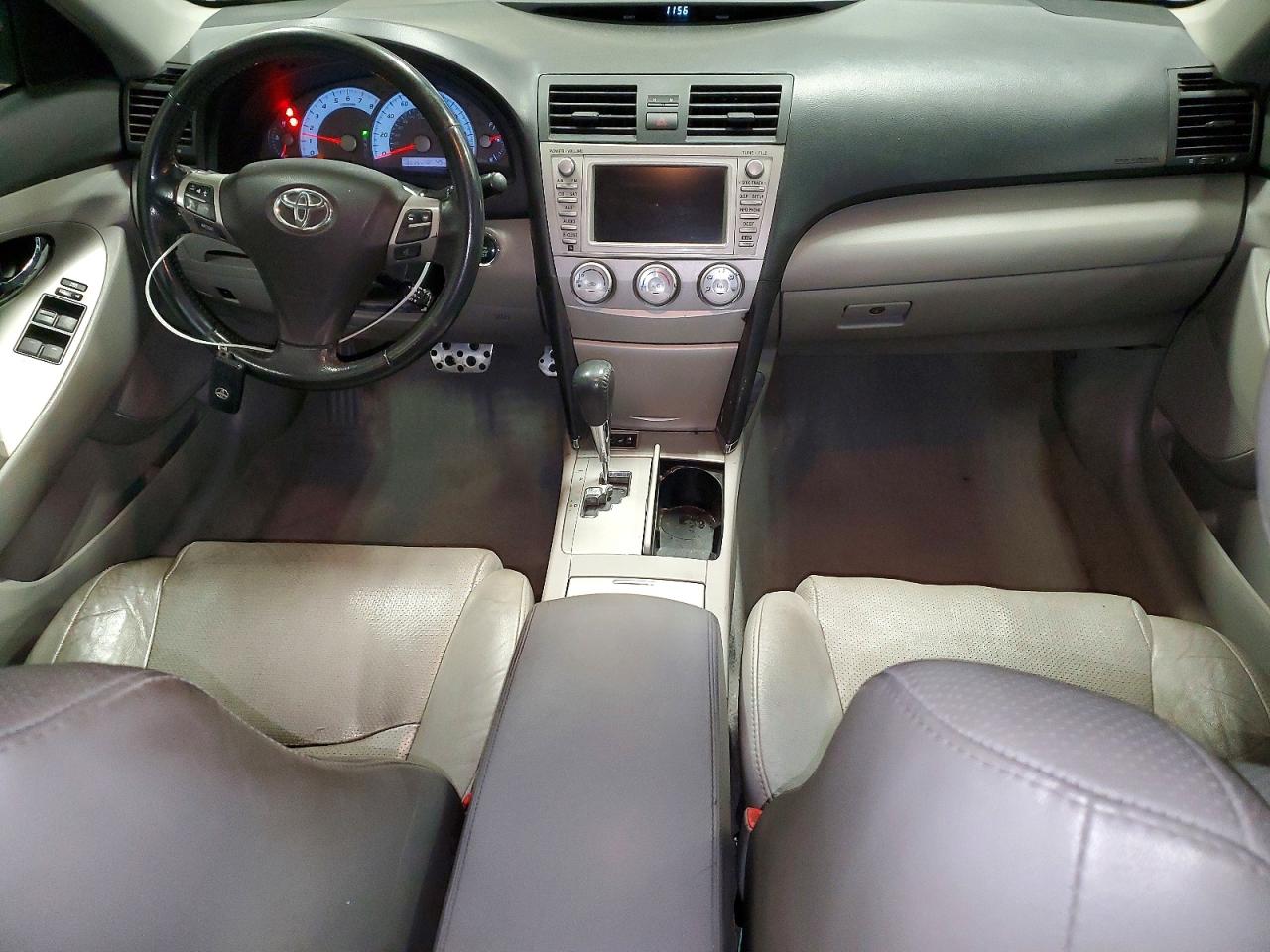 2011 TOYOTA CAMRY SE photo 8