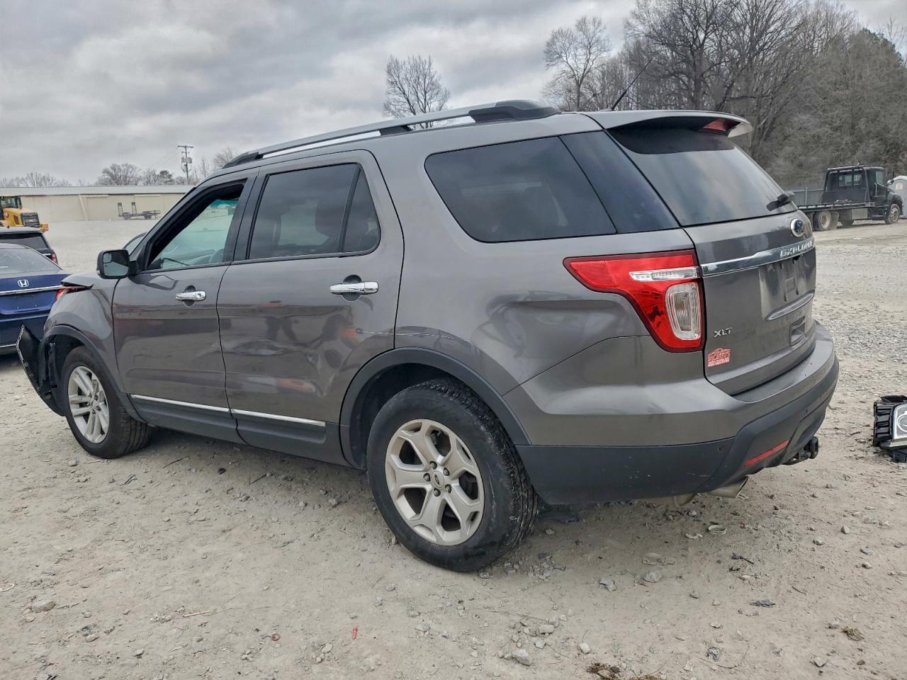 2014 FORD EXPLORER XLT photo 2