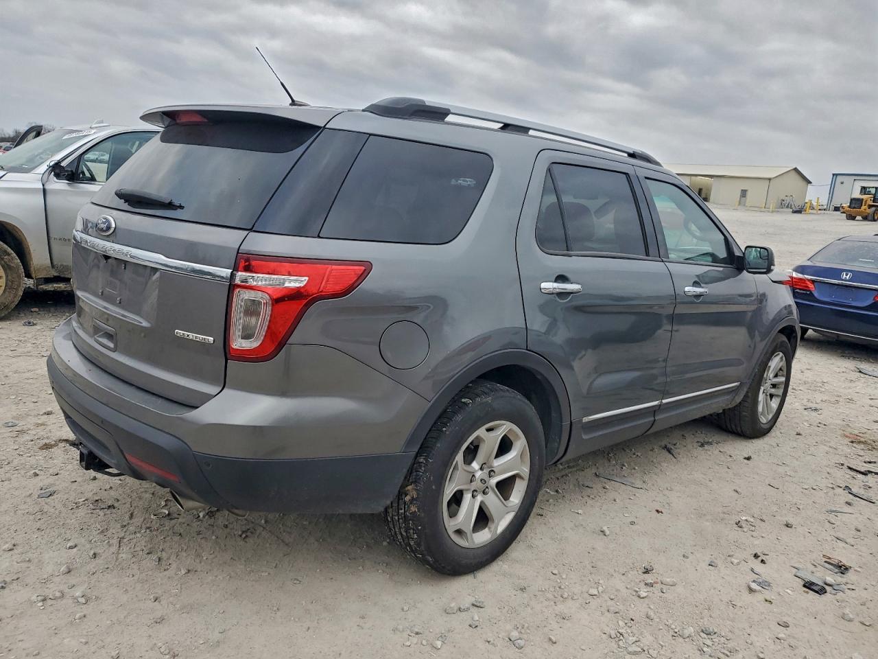 2014 FORD EXPLORER XLT photo 3