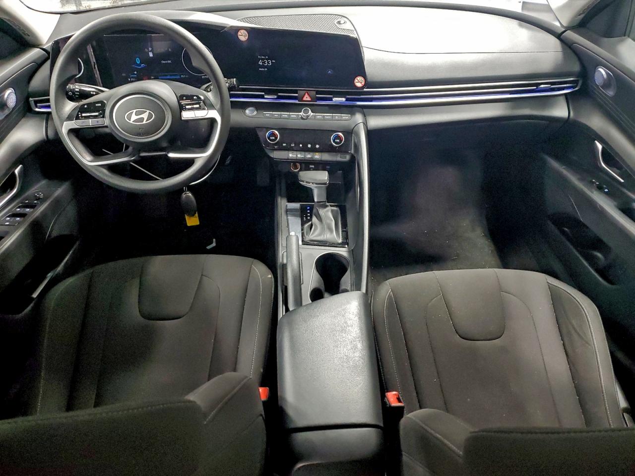 2024 HYUNDAI ELANTRA SEL photo 8