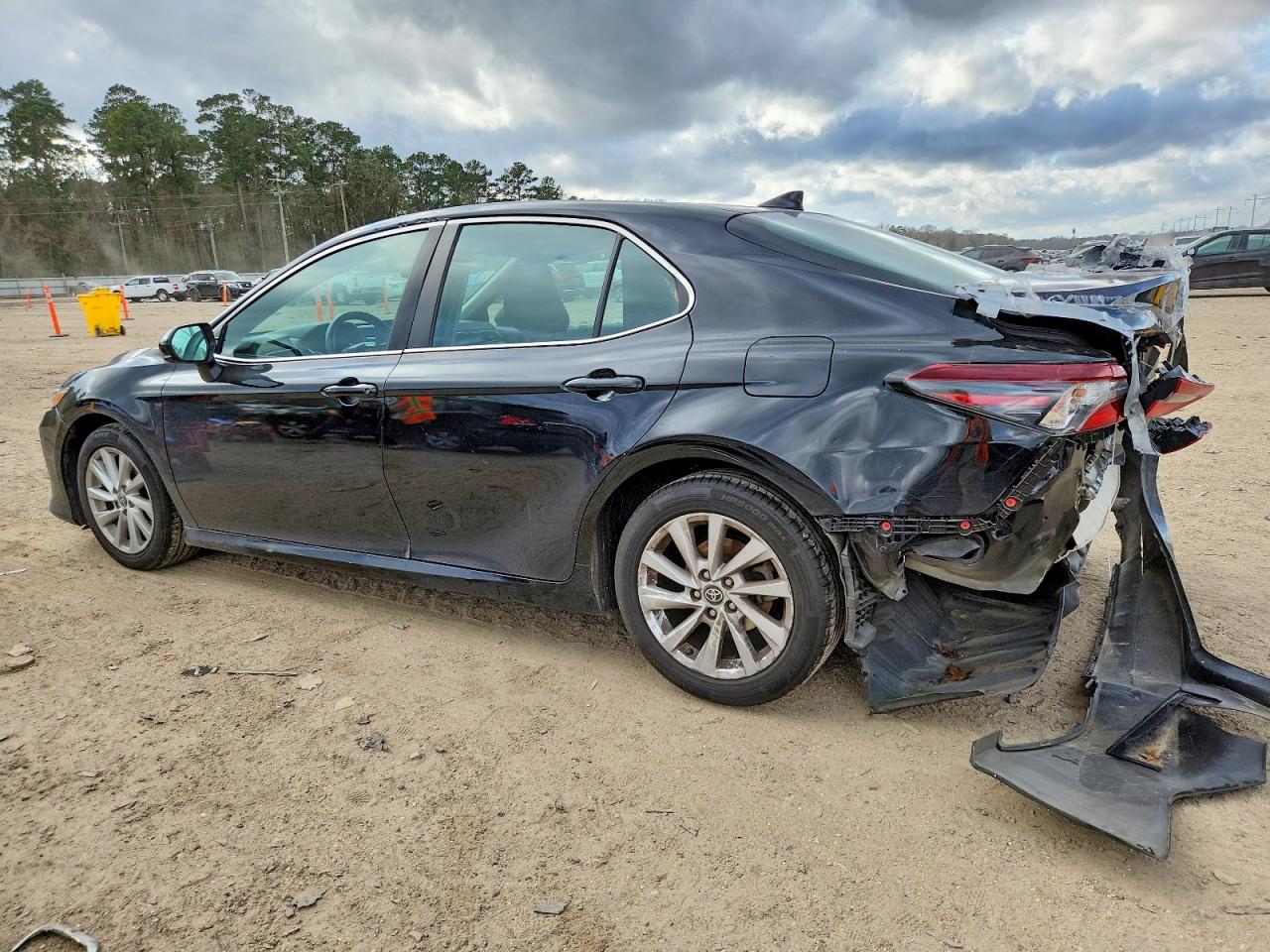 2023 TOYOTA CAMRY LE photo 4