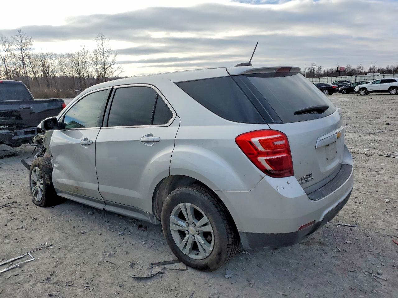 2017 CHEVROLET EQUINOX LS photo 3